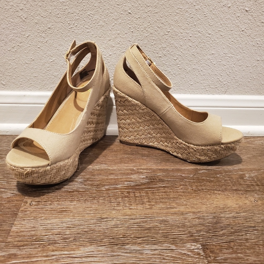 Report Natural Sandals